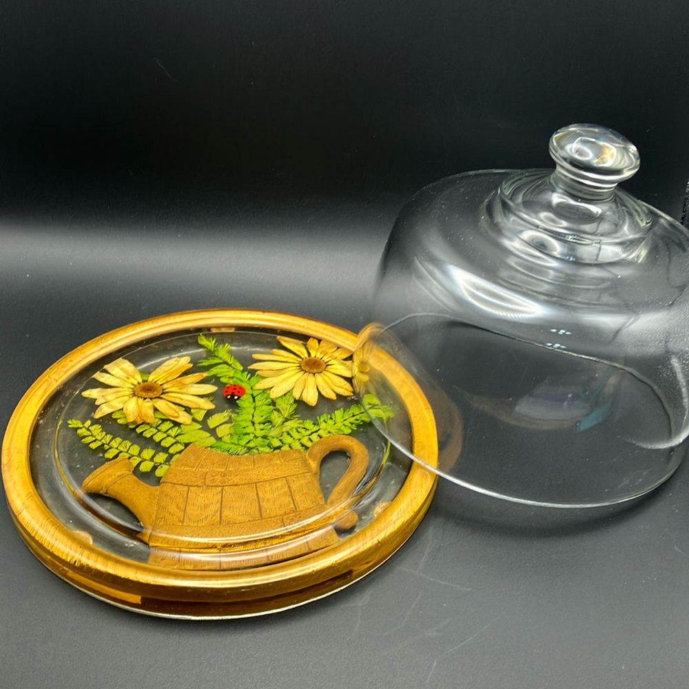 Vintage Gamut Lucite cheese board with pressed flowers and dome - Picture 3 of 15